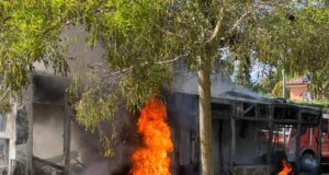 ATENCIÓ: Un autobús s’incendia a Sant Cugat i obliga a tallar l’avinguda Bilbao